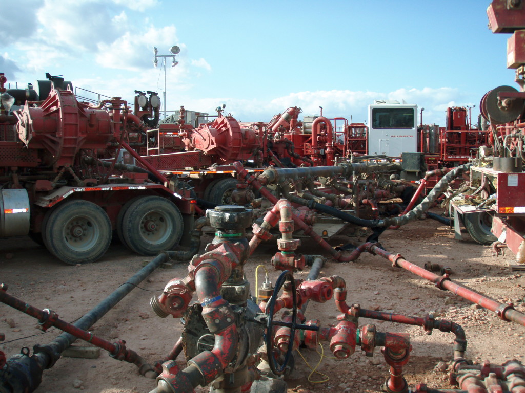 A Halliburton fracking setup in North Dakota’s Bakken play. “Whaddaya mean it’s over? We just got this thing connected!” (Wikipedia Photo)   