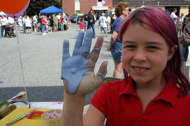 “Blue slime cover’s girl’s hand.” This headline is true. And this is what slime looks like. “Black slime covers Washington Monuments” is not a true headline. And that’s not what slime looks like. (Photo by Kelly Taylor/Flickr)